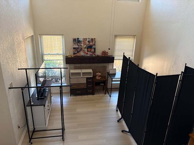 mindy Kang's room