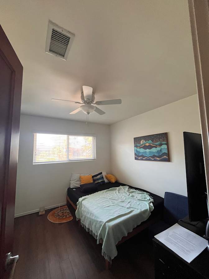 Sye's room