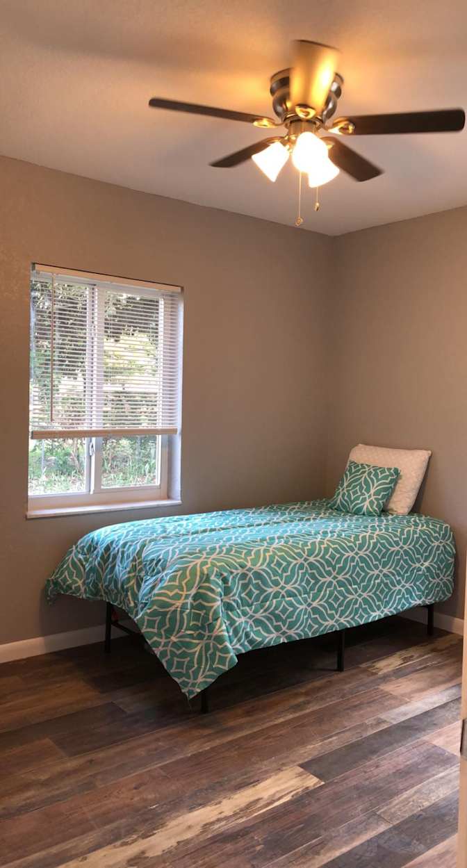 Dee's room