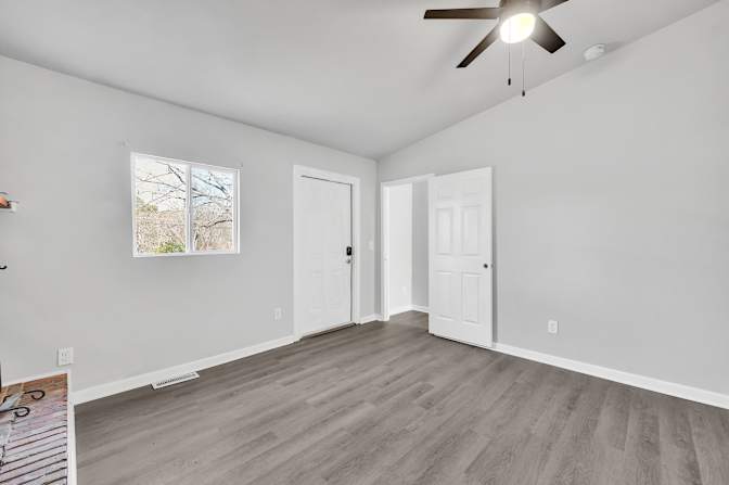 lifedoorrentals's room