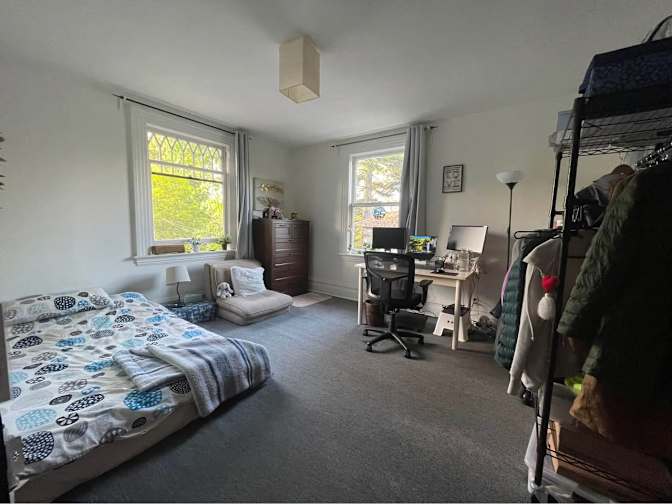 Lyle Povah's room