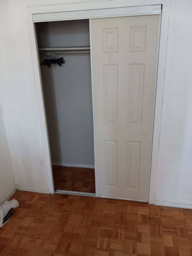 B's room