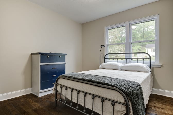 Thomas's room