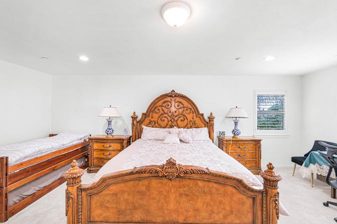 Sandy's room