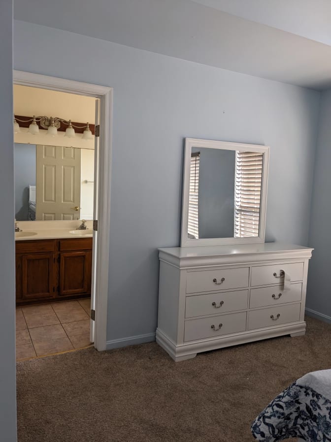 Lee's room