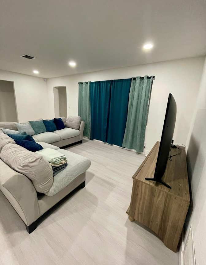 Juleidys's room