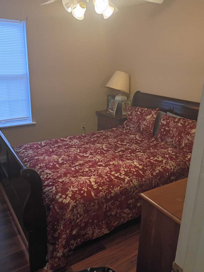 Earnest Ryals's room