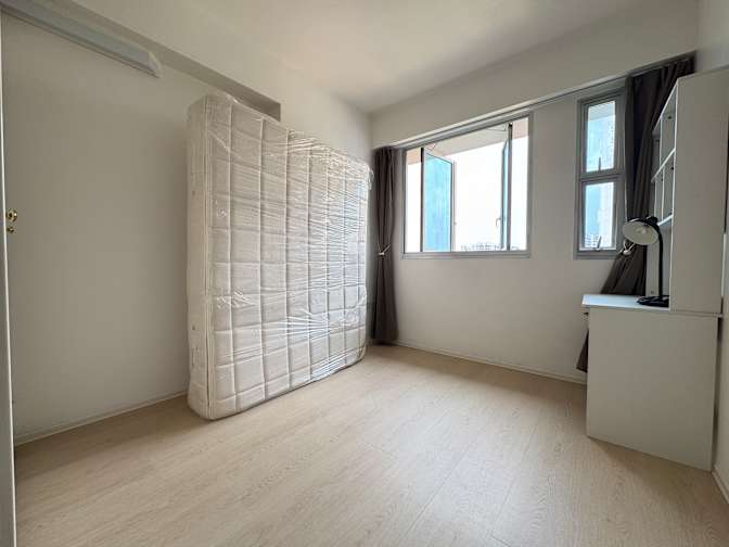 Enzo's room