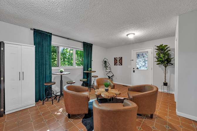 lifedoorrentals's room