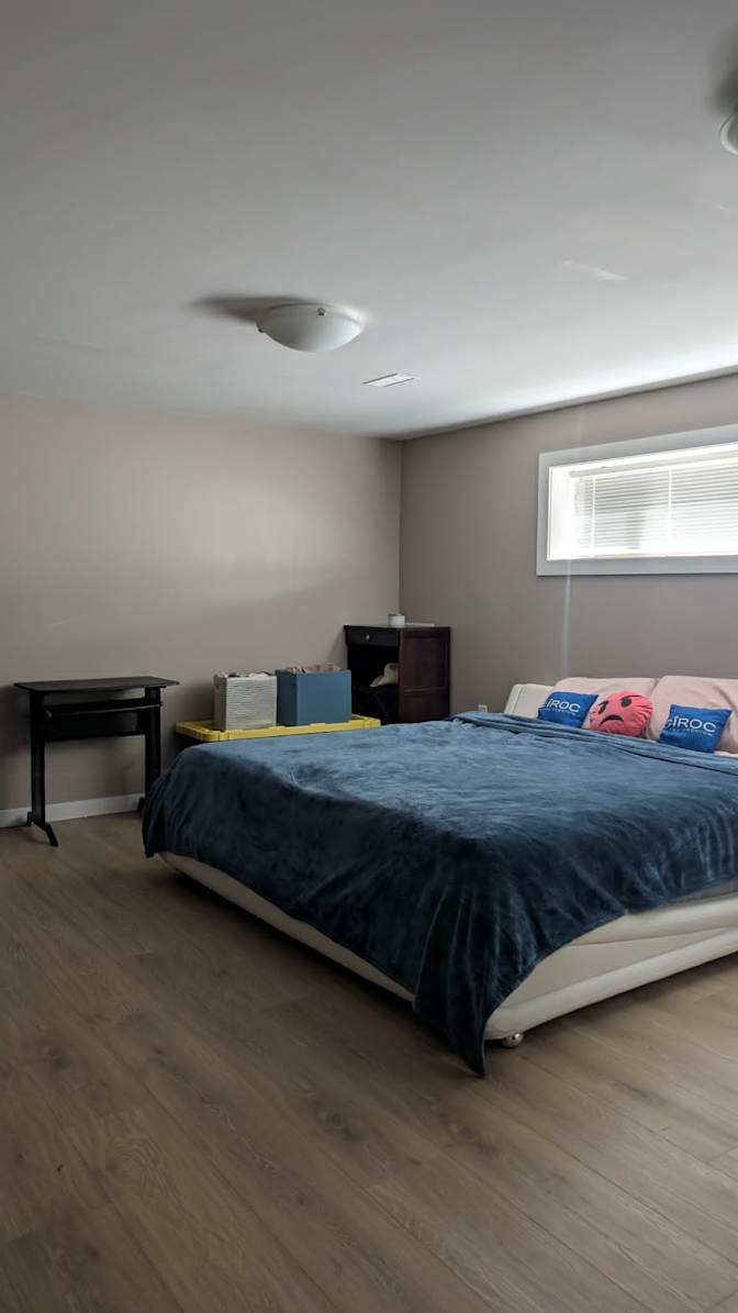 Tanner R Thiessen's room