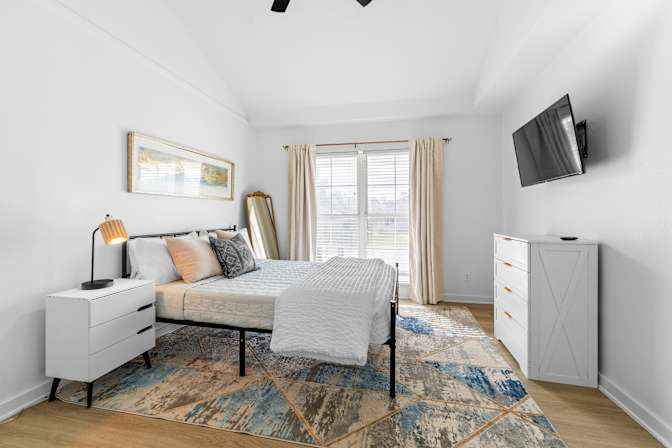 Tomic Properties's room