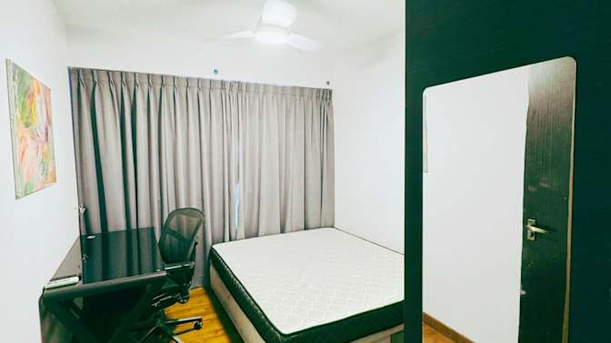 Velmurugan D's room