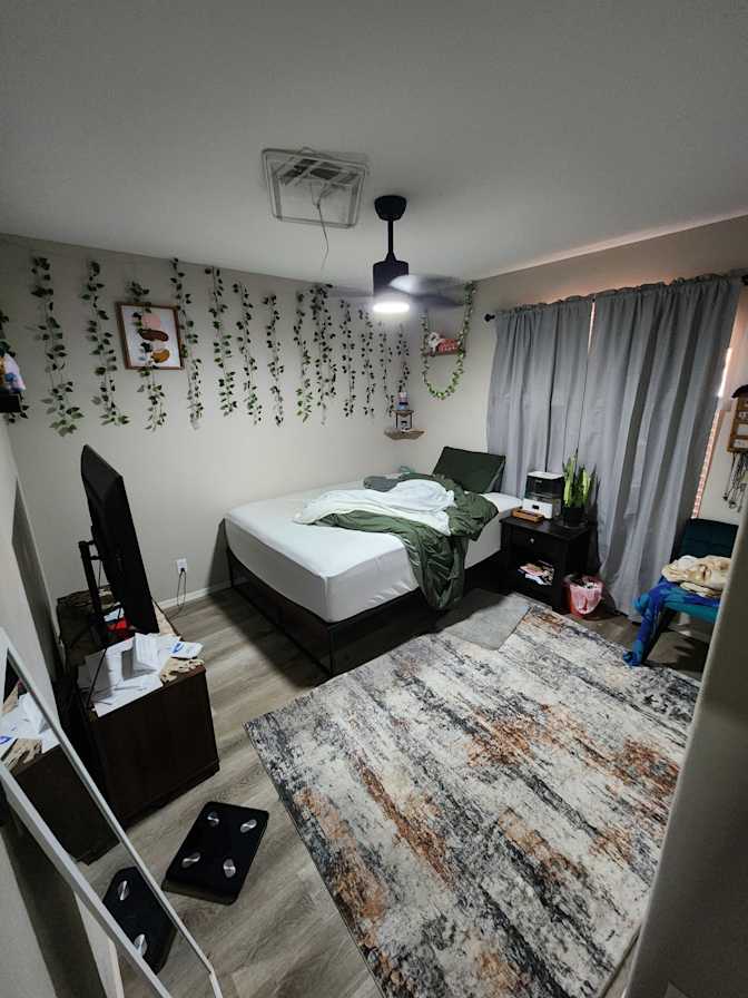 DUSTIN's room