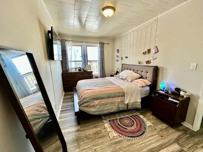 Francisco's room