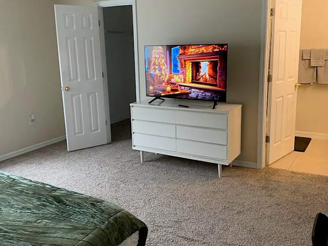 Tom's room