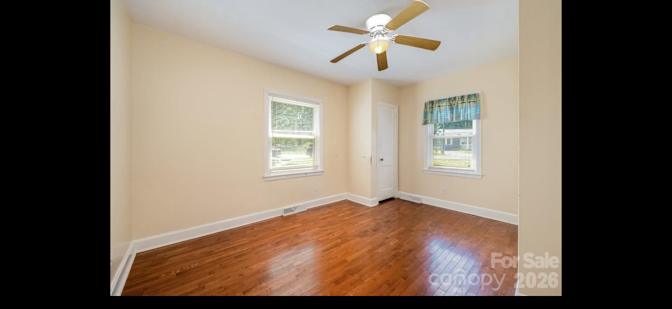 Alcove Rooms's room