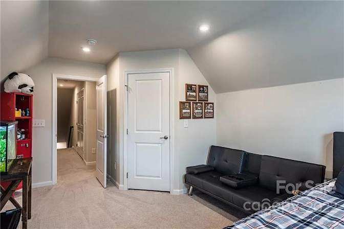 Alcove Rooms's room