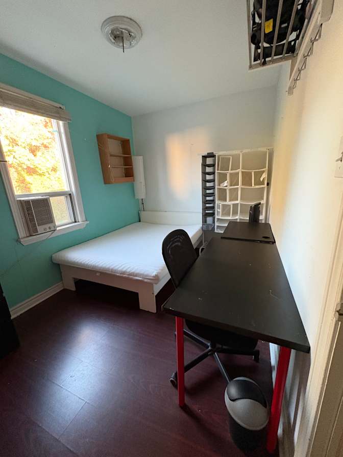 Vincent Molumby's room