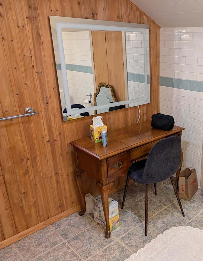 Bruce R Gaynor's room