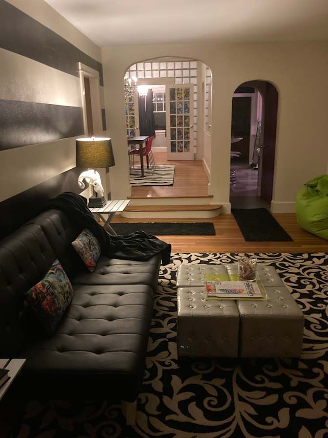 Federal Hill Roommates's room