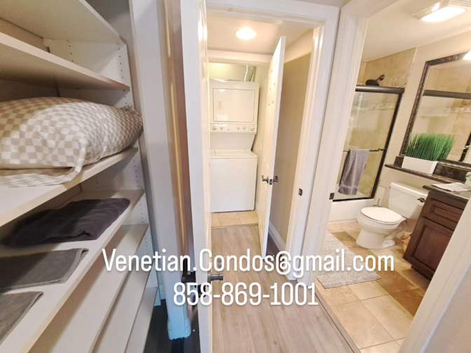 Venetian Condos's room