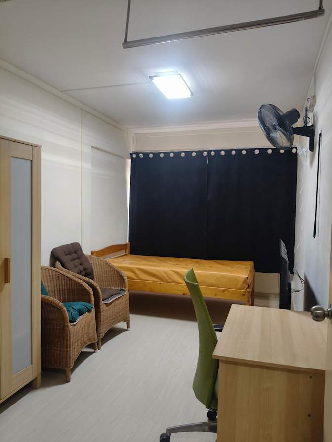 Neo's room