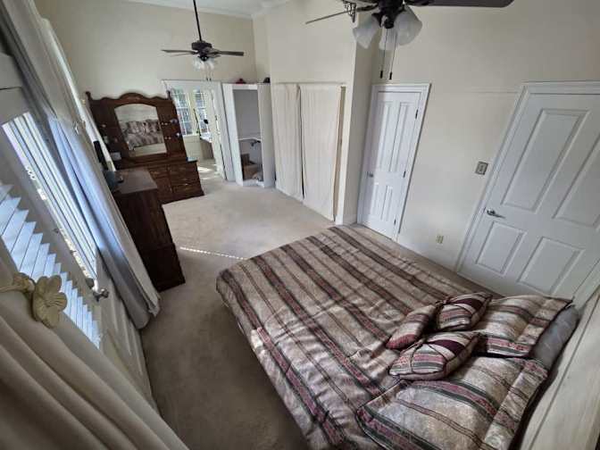 Holly parashar's room