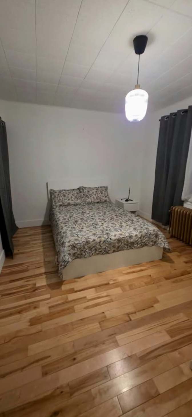 Jefry Denny's room