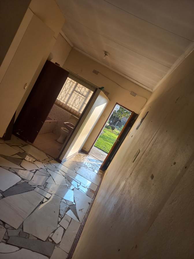 Leon Takudzwa's room