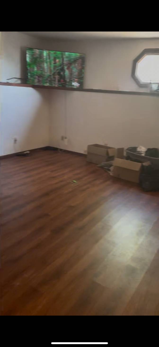 SANJNA's room