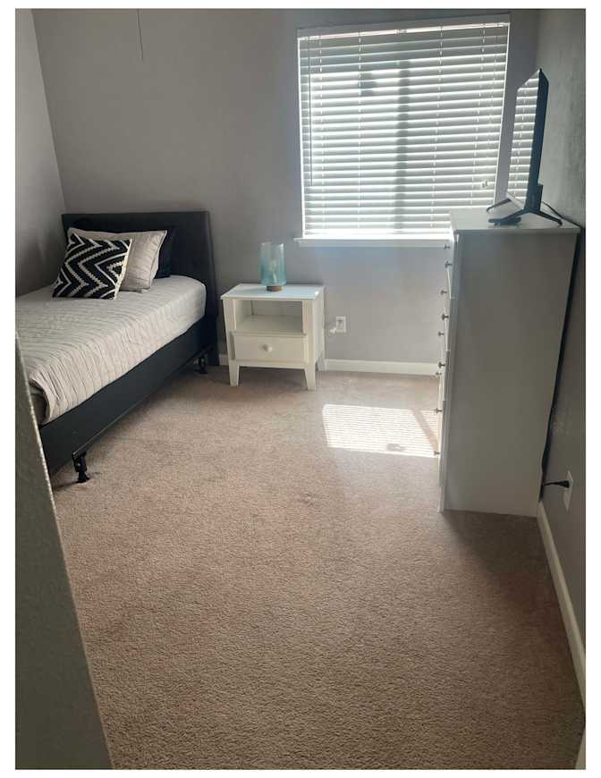 Quiet Furnished Room in NW Fresno's room