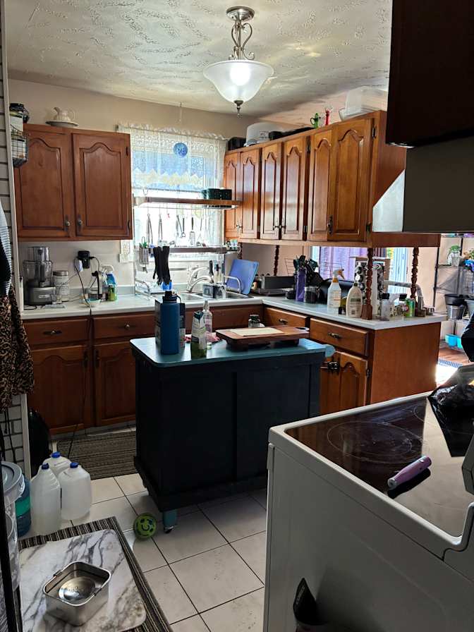 Kelly Levesque's room