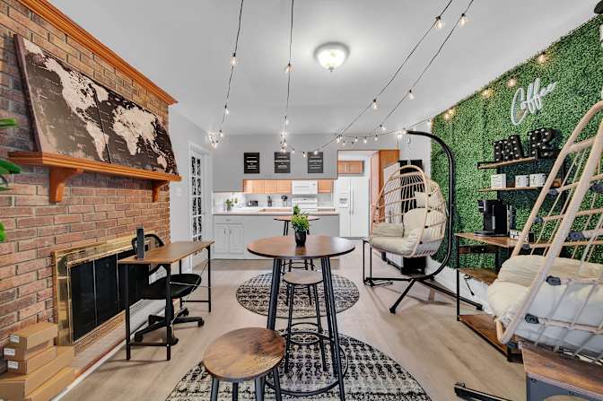 lifedoorrentals's room