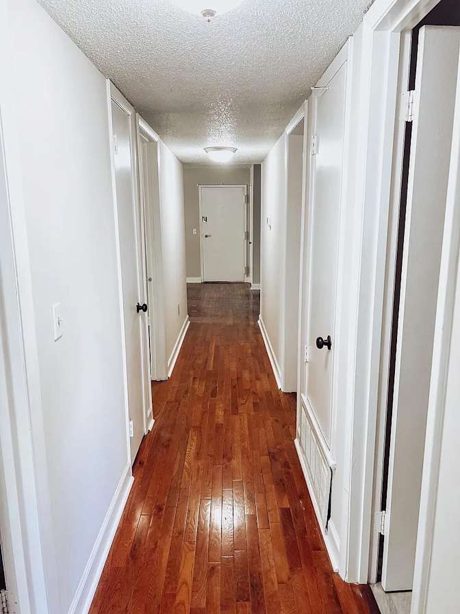 Alcove Rooms's room