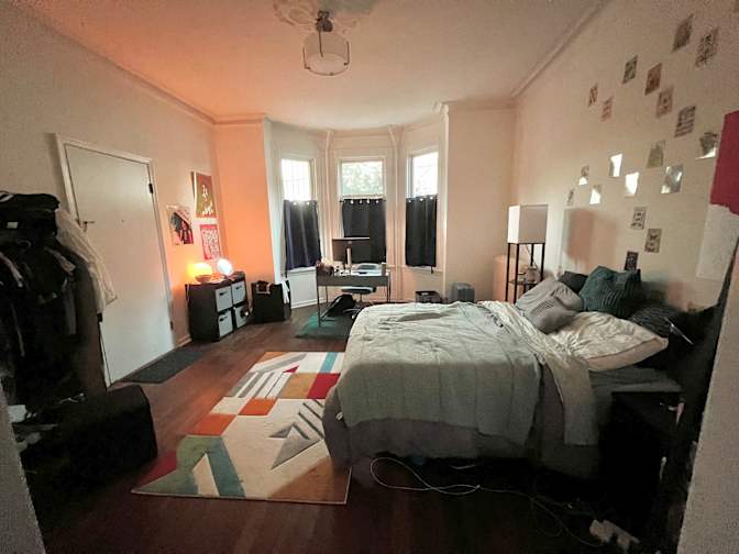 Linh's room
