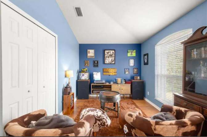 Ridechelle's room