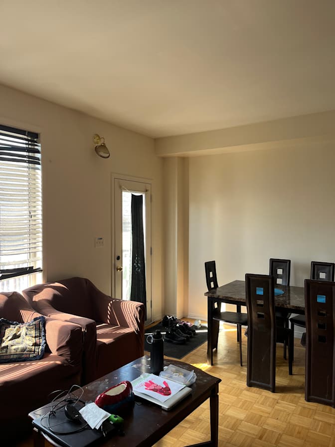 Henry Nguyen's room