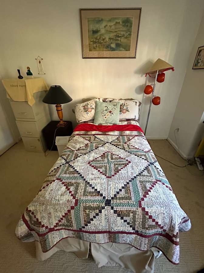 Hung's room