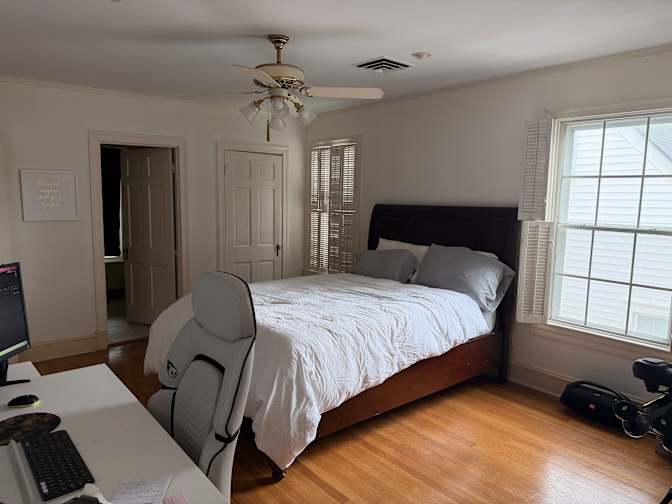 Menzelle Dedeaux's room