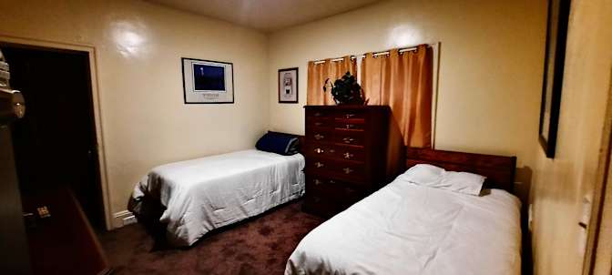 Kinsman Of Neighbors's room
