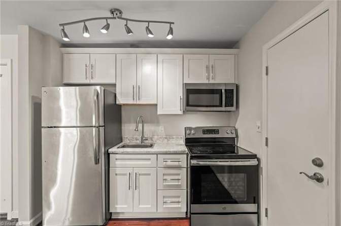 Alcove Rooms's room