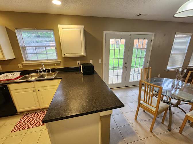 CL&C Property Management and Consulting's room