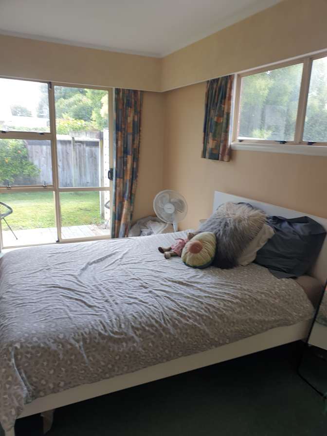 Christopher REID's room