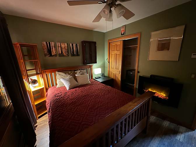 Jeffery Lampas's room