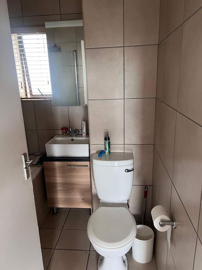 Tlatsi's room