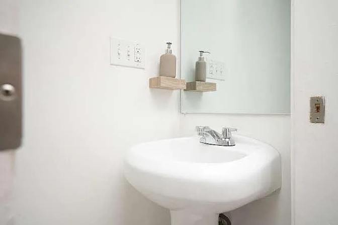 Alcove Rooms's room