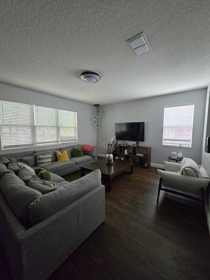 Luis's room