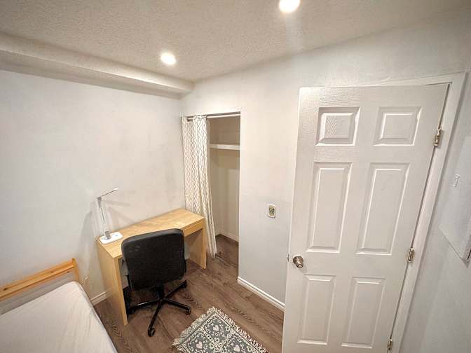 Ali Zowghinia's room
