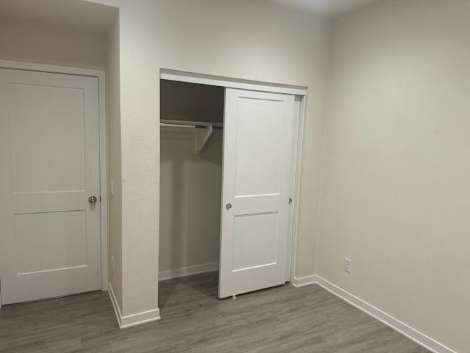 Yi's room