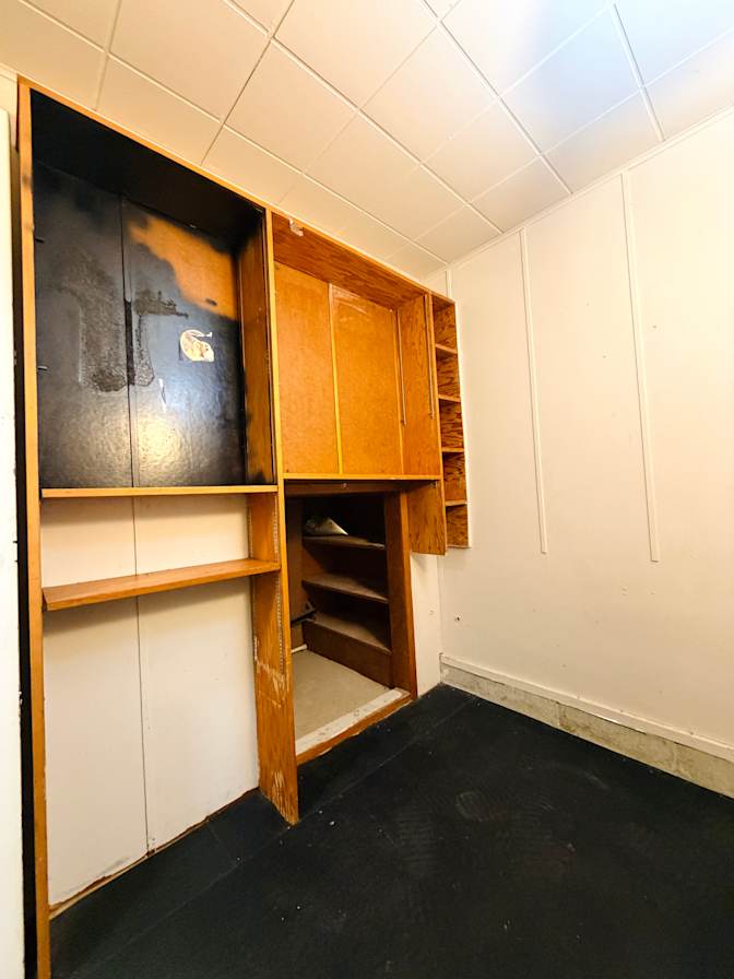 Aayush Singh's room